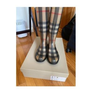Burberry tall rain boot